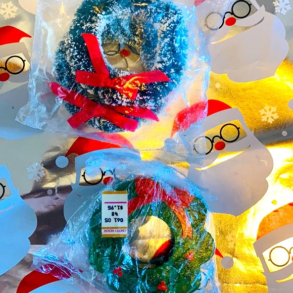 Vintage 🕊🌲 2 pcs “Bottlebrush” Christmas Wreathes & 1 woodblock wreathe! ✨ - Picture 1 of 6